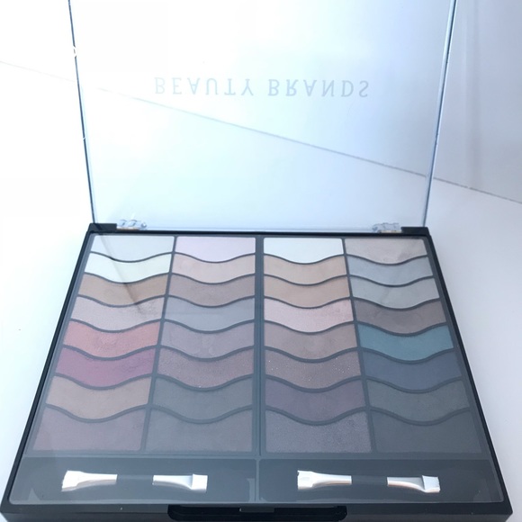 NWT Eyeshadow Palette - Picture 3 of 4